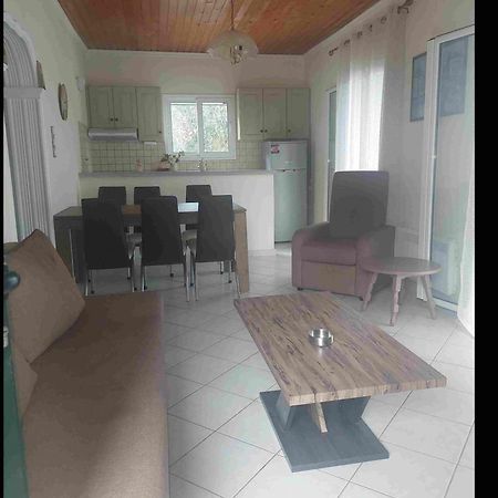 Marina Appartement Perama  Buitenkant foto