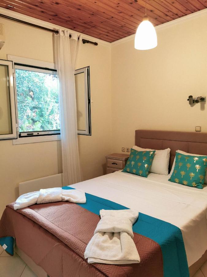 Marina Appartement Perama  Buitenkant foto